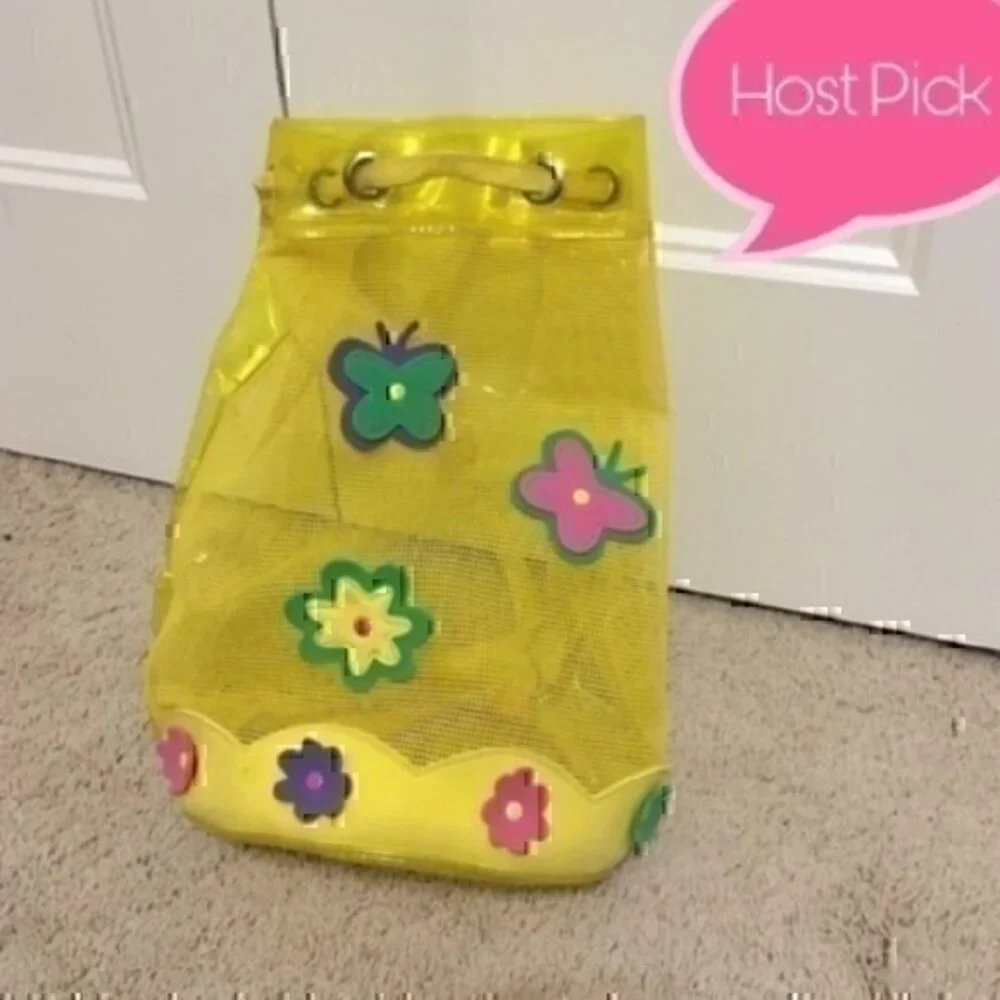 Girl’s yellow beach bag